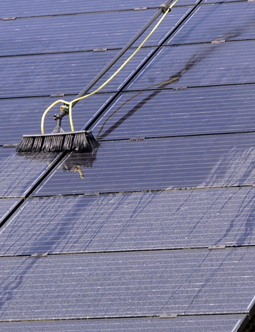 Reinigung einer verschmutzten Photovoltaikanlage